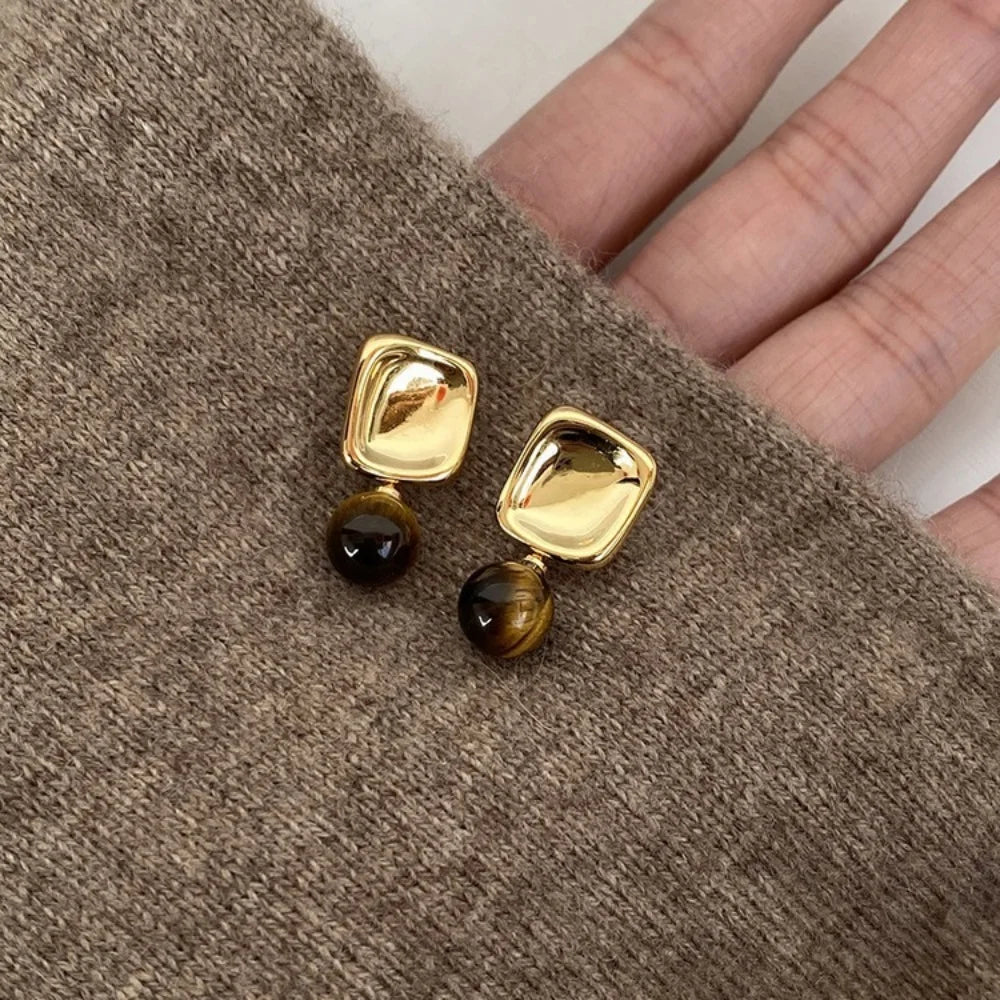 New autumn and winter products, women's earrings, elegant and simple autumn and winter style, versatile jewelry accessories