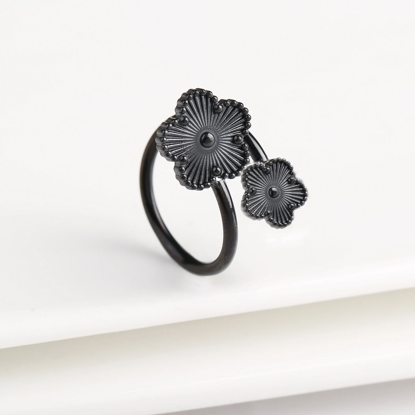 Classic Luxury Clover Metal Laser Stainless Steel Five Leaf Flower Open Ring Simple for Woman Girl New Fashion Party Jewelry